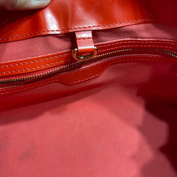 Louis Vuitton Wilshire in Vernis Red, comes with dust bag. - Picture 9 of 11